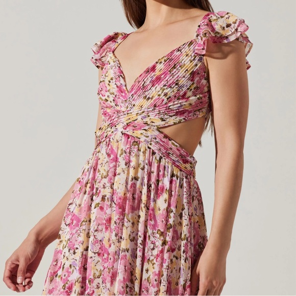ASTR the Label Primrose Floral Strappy Back Maxi Dress - Picture 3 of 10
